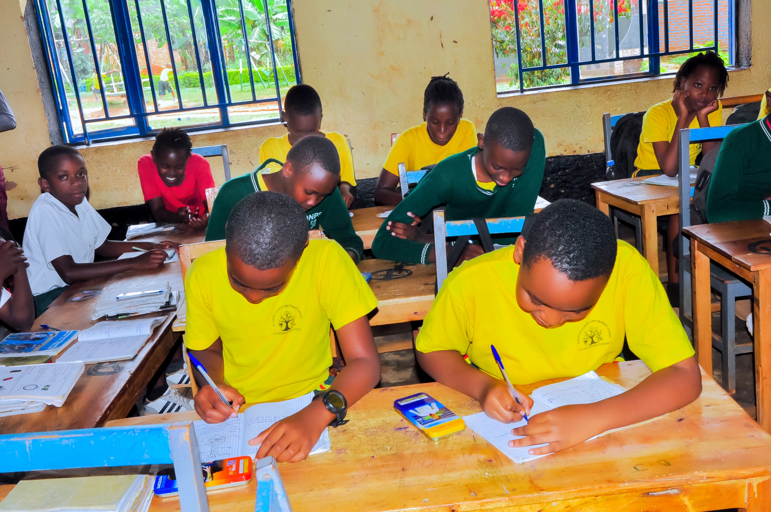 Oleander pupils learning together in a classroom