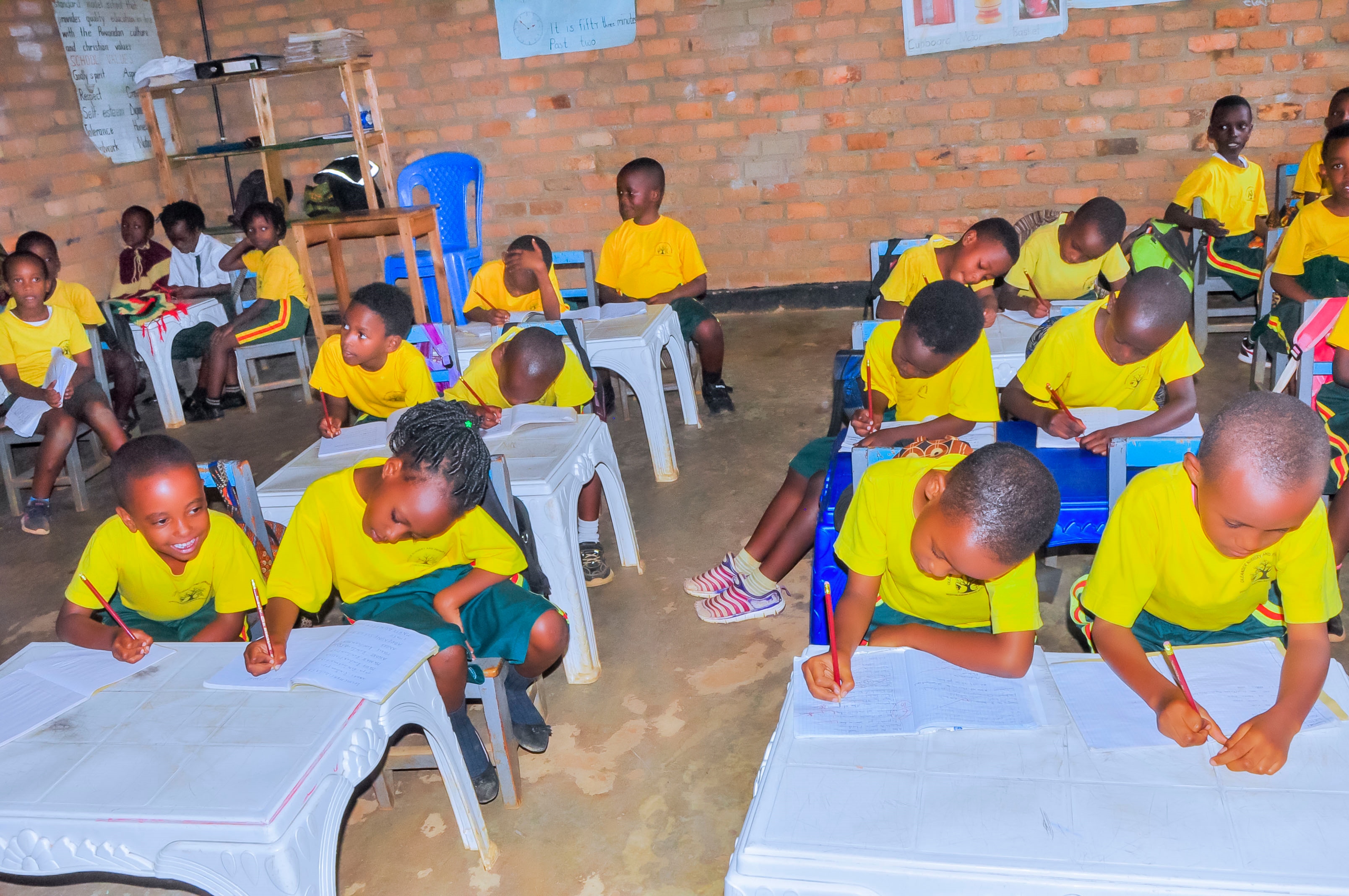 Oleander pupils writing and learning together in class